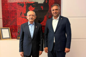 Seccade fotoğrafıyla gündeme gelmişti, CHP İlçe Başkanı oldu
