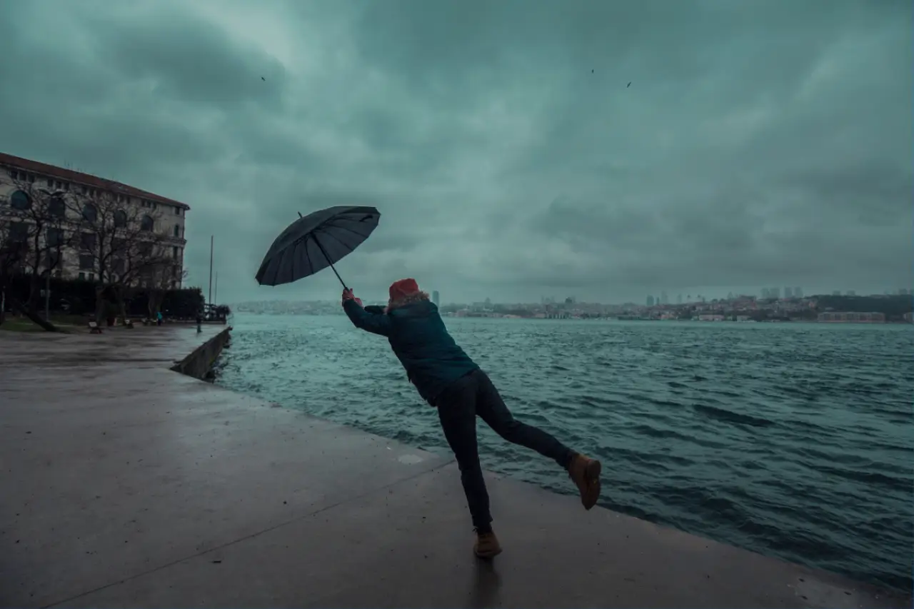Kuvvetli yağış ve fırtına geliyor: Meteoroloji'den Doğu Karadeniz'e sağanak, Doğu Anadolu'ya rüzgar uyarısı