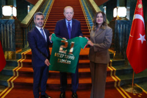 Erdoğan'a Amedspor forması hediye edildi