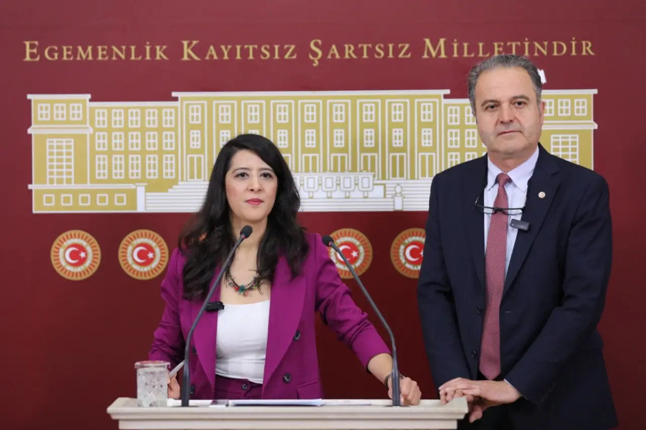 Vakıf üniversitesi patronlarına cezasızlık : Mahkeme 'hukuka aykırı', Bakanlık 'mobbing' dedi, YÖK dosyayı kapattı