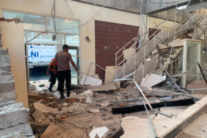 Endonezya’daki 7,7 büyüklüğündeki depremde can kaybı 71’e çıktı