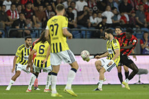 Fenerbahçe sezona puansız başladı: Gençlerbirliği geriden gelerek kazandı