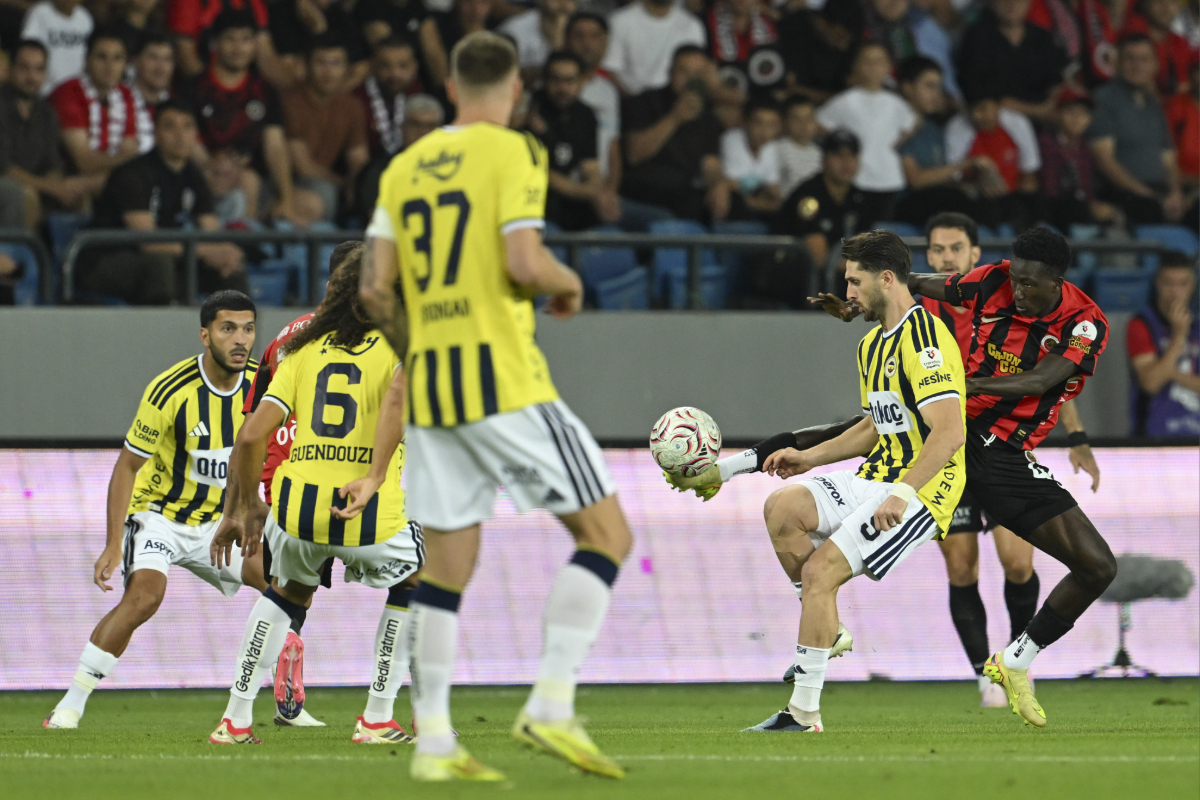 Fenerbahçe sezona puansız başladı: Gençlerbirliği geriden gelerek kazandı