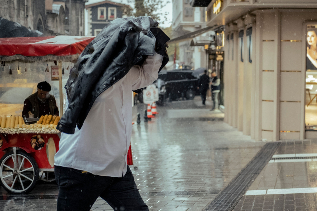 Meteoroloji'den 11 ile sarı kodlu uyarı: Gök gürültülü sağanak ve fırtına bekleniyor