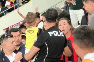 4 yaşındaki çocuğun forması zorla çıkarıldı, soruşturma başlatıldı