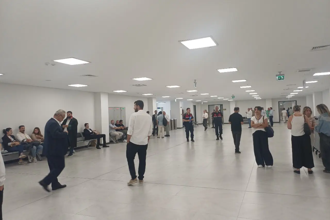 İBB davasında basın engeline tepki: Gazetecilik kart rengine göre sınıflandırılamaz
