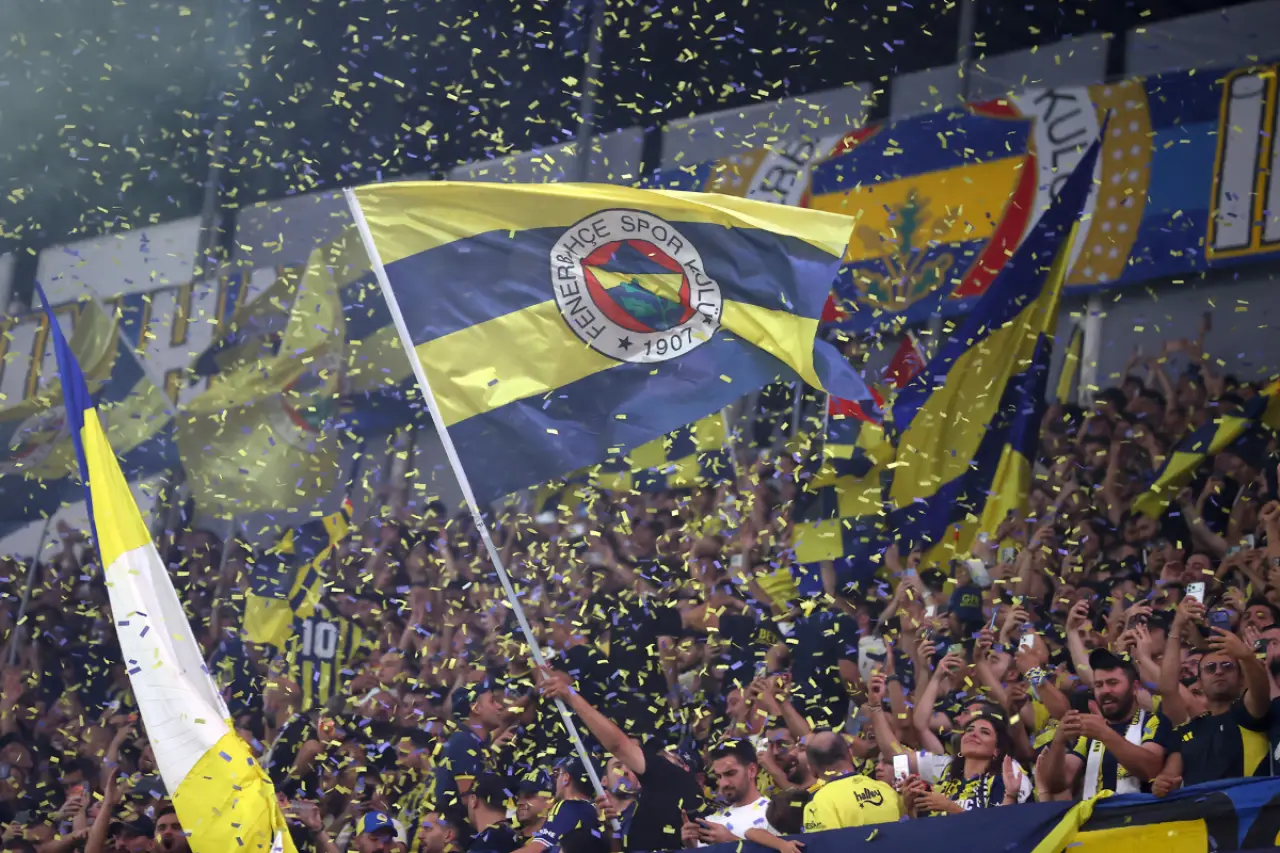 Fenerbahçe’de transfer hareketliliği: İki futbolcu için ayrılık iddiası