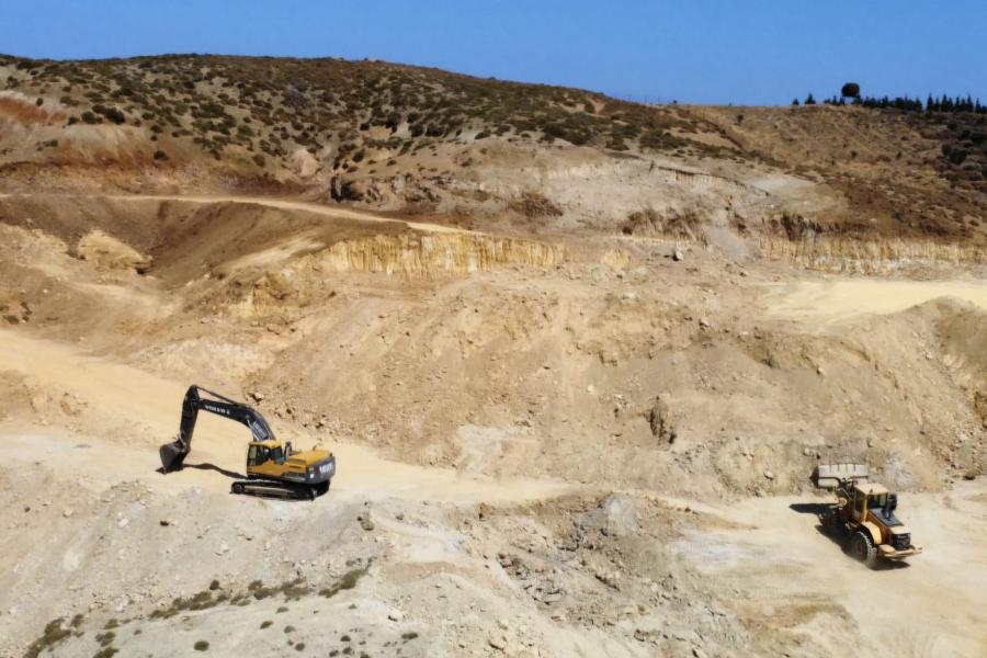 Karaburun Sivil İnisiyatif: Salman Mahallesi'ndeki seramik kil ocağı kapasite artışı projesi geri çekilmelidir