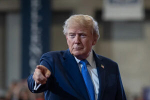 Trump'tan dünyaya ekonomik tehdit: Ya benimlesiniz ya İran'la