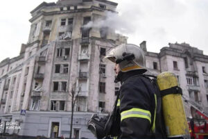 Rusya'dan Kiev'e füze saldırısı: En az 8 kişi yaşamını yitirdi, çocuk hastanesi hasar gördü