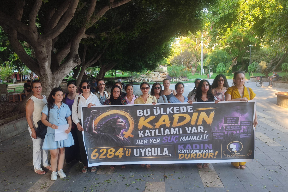 8 kez uzaklaştırmaya rağmen bıçaklandı: Adana'da kadınlar Ayşe Katırcı için adalet istedi