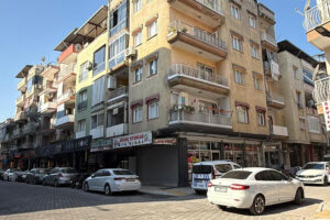 Evli olduğu kadını boğmaya çalışan erkek gözaltına alındı