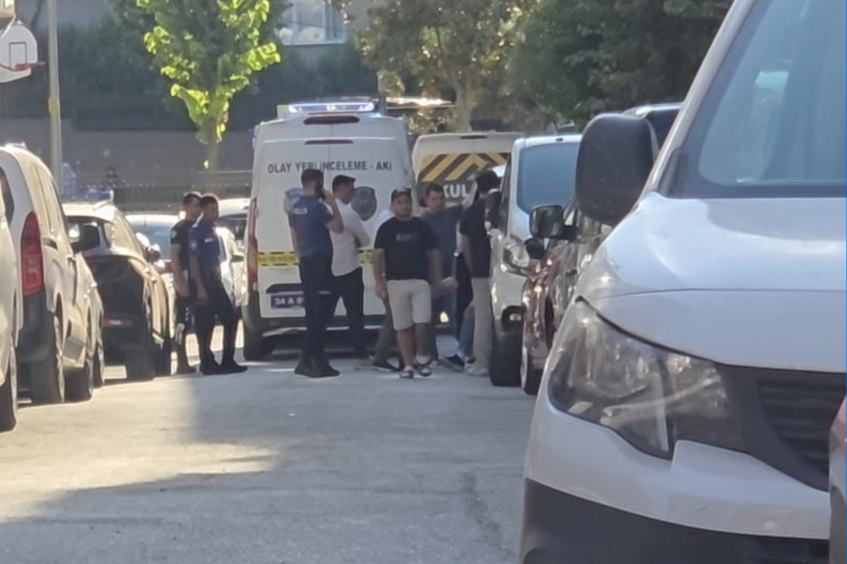 İstanbul Gaziosmanpaşa'da bir kişi evde boğazı kesilmiş halde ölü bulundu