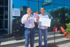 Karabağlar Belediyesinde sürgün iddiası: Sosyolog Murat Mengirkaon oturma eylemine başlayacak