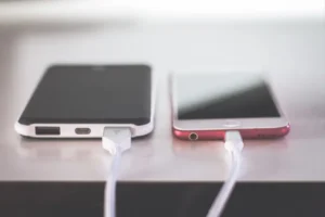 Akıllı telefon şarja yüzde kaçta takılmalı?
