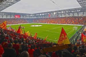 Tribünleri kim kirletti?