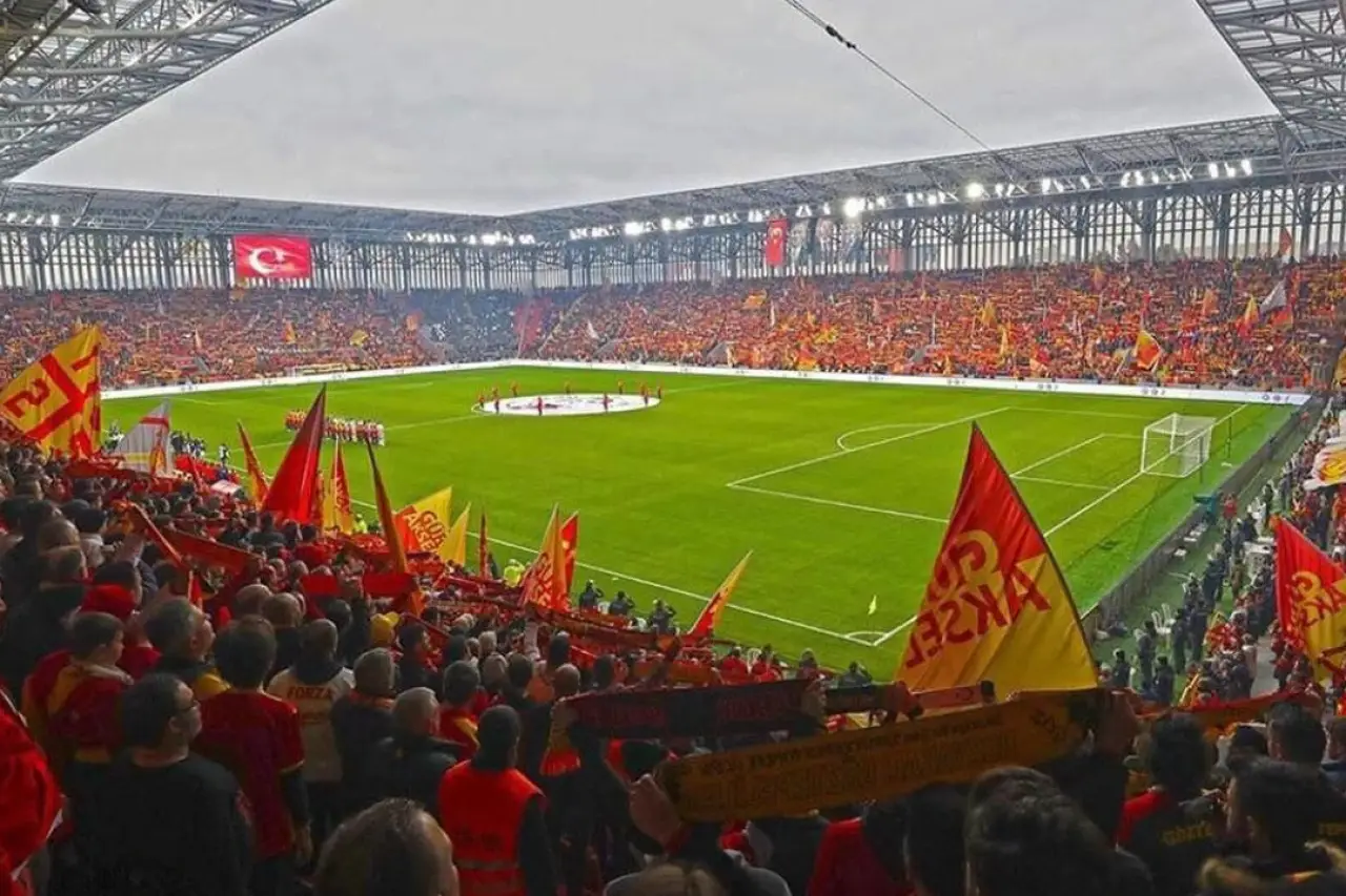 Tribünleri kim kirletti?
