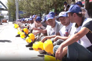Doruk Madencilik işçileri Yıldızlar SSS Holding önünde: 'Yerin altında akıttığımız terin karşılığını istiyoruz'