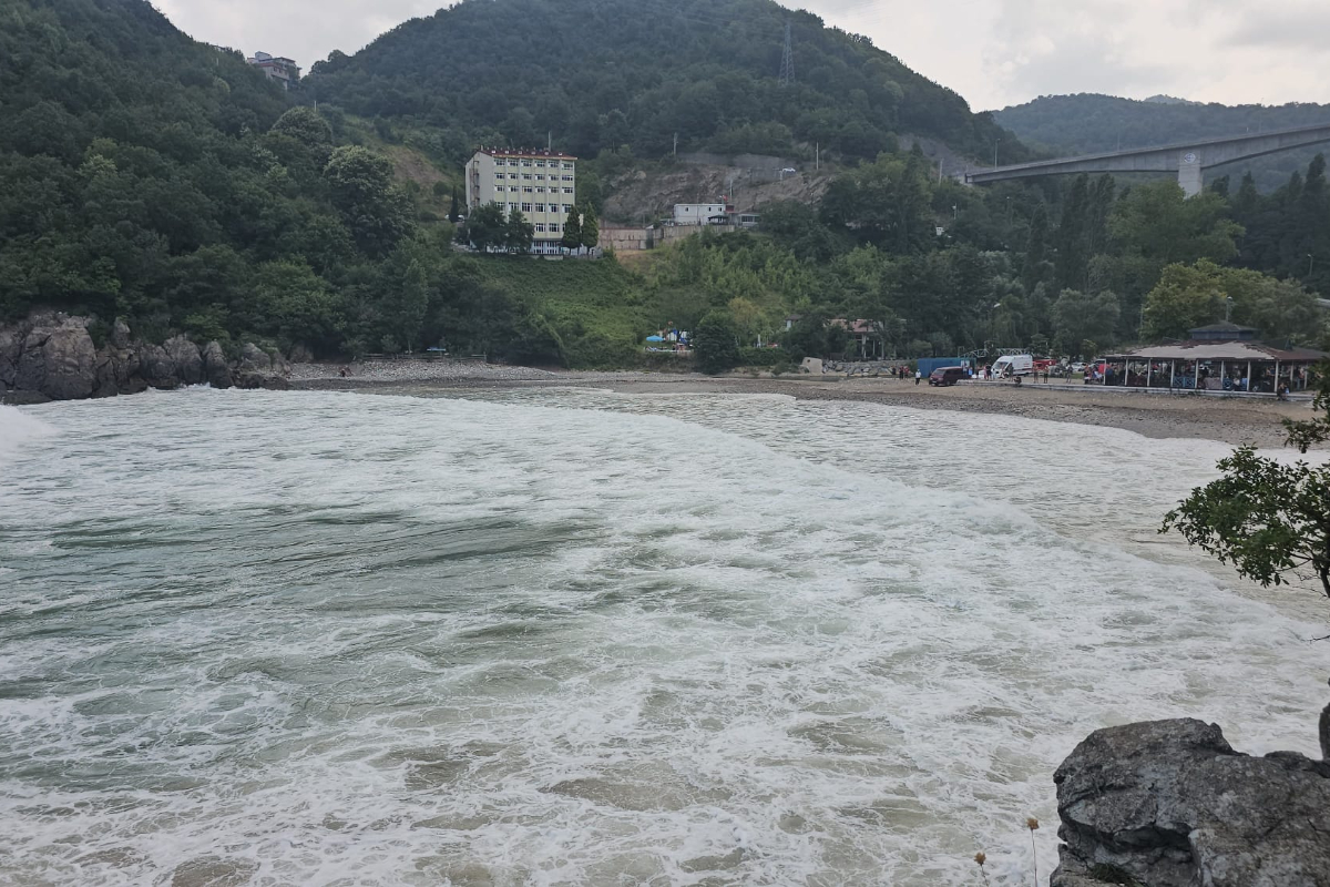Zonguldak'ta olumsuz hava şartları nedeniyle denize girişler yasaklandı