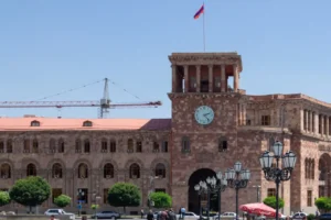 Ermenistan'da eski cumhurbaşkanlarına yolsuzluk soruşturması