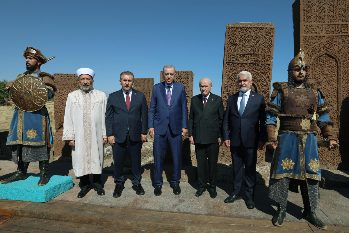 Erdoğan'dan Ahlat'ta 'süreç' açıklaması: 'Kardeşliğimizle birlikte ekonomimiz de güçlenecek'