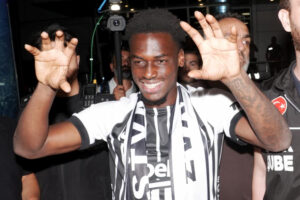 Hollandalı futbolcu Ernest Poku, Beşiktaş için İstanbul'a geldi