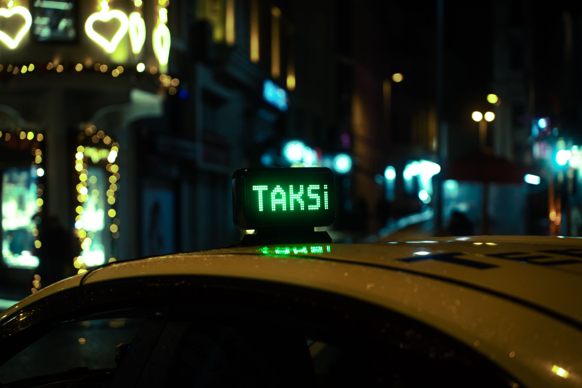 Emsal karar: Taksilerde kredi kartından kesilen 'hizmet bedeli' iade edilecek