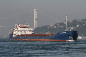 Samsun açıklarında aç susuz hastalık tehdidiyle yüz yüze: Cunda Denizcilik işçileri alacakları için gemide direniyor