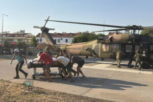 Fethiye'de yamaç paraşütü kayalıklara düştü: Paraşütün pilotu ve Çinli turist hayatını kaybetti