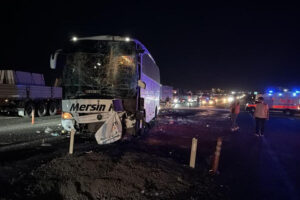 Urfa'da iki yolcu otobüsü çarpıştı, 13 kişi yaralandı