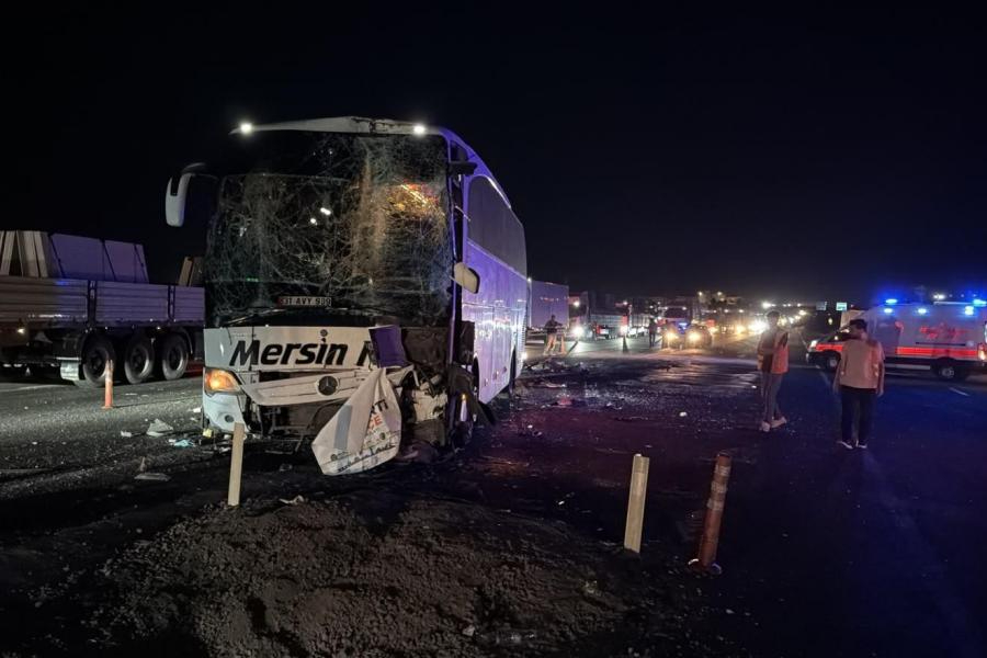 Urfa'da iki yolcu otobüsü çarpıştı, 13 kişi yaralandı