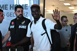 Ganalı futbolcu Oppong, Fenerbahçe için İstanbul'da
