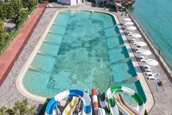 Aquapark erkeklere, tatil ise lüks