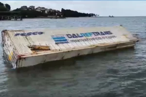 Ordu'da kıyıya konteyner vurdu
