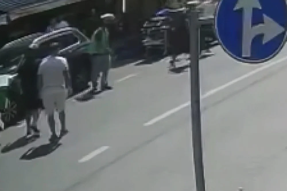 Şişli'de kavga: 1 kişi bıçakla yaralandı