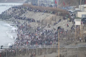 İspanyol ırkçıları Ceuta’da mültecilere saldırıyor