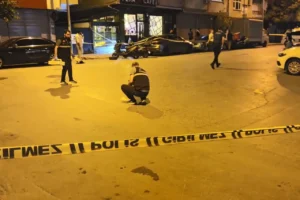 Bayrampaşa'da kafeye silahlı saldırı: 3 müşteri yaralandı