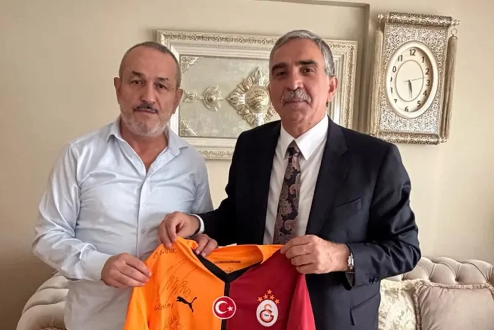 MHP’li Eyyup Yıldız’dan ev hapsindeki ultrAslan lideri Sebahattin Şirin’e ziyaret