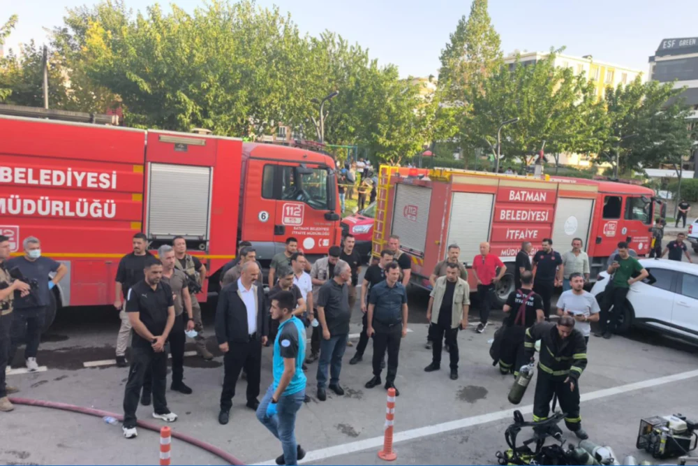 Batman’daki spor salonu yangınında 2 can kaybı: Hayatını kaybedenlerden biri Mehmet Şimşek’in yeğeni