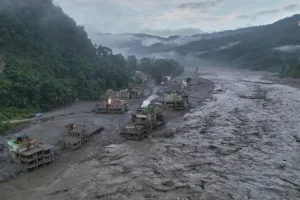 Nepal'de sel felaketi: Hidroelektrik tünellerinde mahsur kalan 933 işçiye ulaşılmaya çalışılıyor