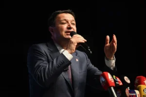SP Genel Başkanı Arıkan'dan Fidan'a "NATO ile Mekke yan yana gelemez" tepkisi