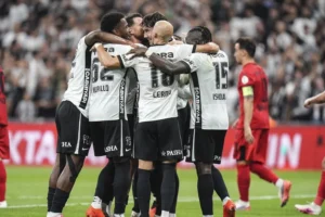 Beşiktaş Çorum FK'yı farklı yendi: Vlahovic hat-trick yaptı