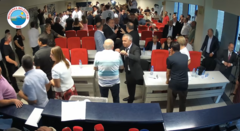 İzmir'de Menderes Belediyesi AKP'ye geçti, seçimde yumruklu kavga çıktı