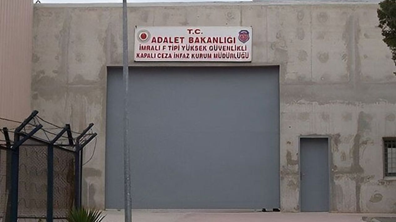 Abdullah Öcalan’ın ailesi ile çektirdiği fotoğrafı paylaşıldı