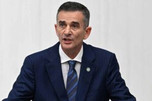 AKP'ye geçeceği iddia edilmişti: Ümit Dikbayır'dan açıklama