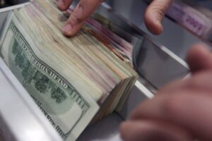 Alman bankacılık devinden dolar/TL tahmini: Yıl sonunda ne kadar olacak?