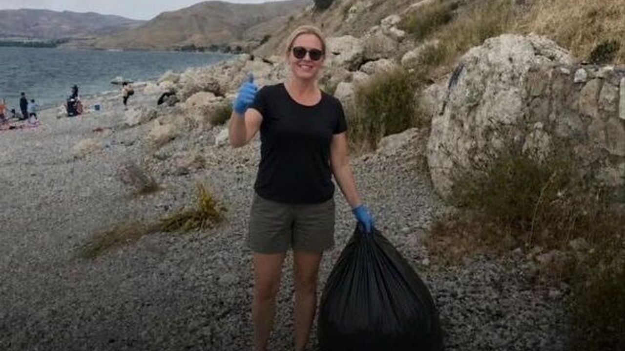 Almanya’dan geldi, Van Gölü’nde çevre temizliği yaptı
