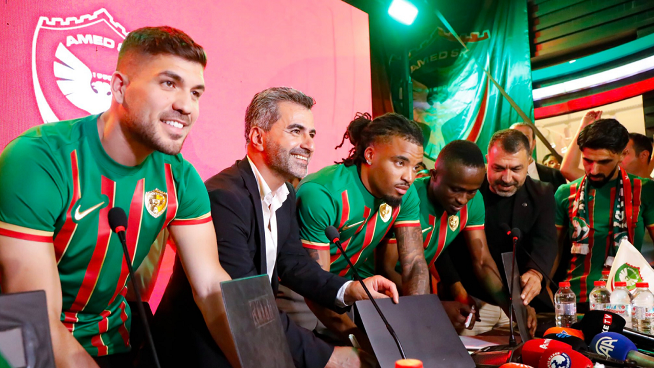 Amedspor’un imza töreninde "futbolcu kaçırılıyordu" olayının görüntüsü çıktı!