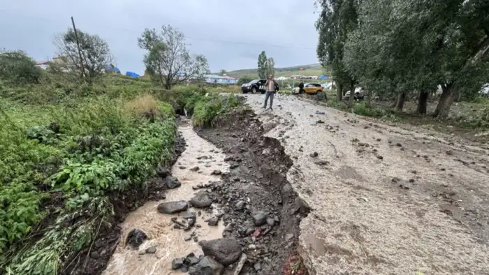 Ardahan'da sağanak sonrası sel: Köy yolları zarar gördü