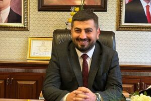 Arı kovanlarının bakımını yaparken düşen AKP'li belediye başkanı yaralandı